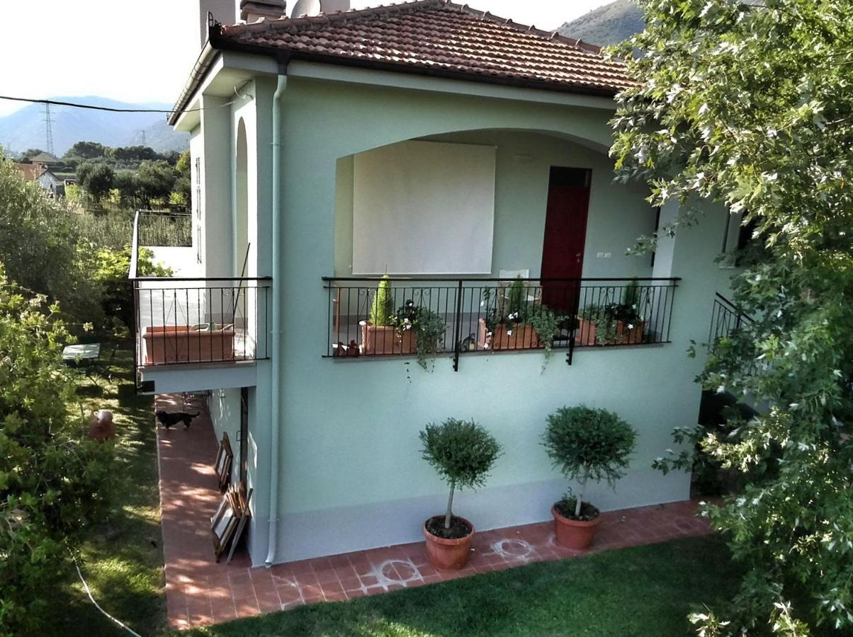 Independent Apartment With A Fabulous Patio - Casa Penny Cisano sul Neva Exteriér fotografie